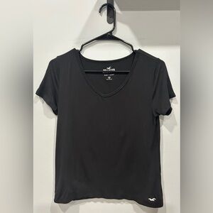 Black short-sleeve t-shirt